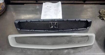 BRAND NEW OEM 99-00 honda civic EK9, SI, EM1 front grill. For all ek9, ek4, ej1, ej6, em1, sir.