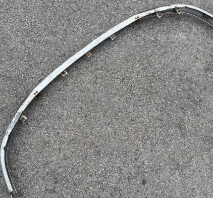 OEM EM1 SiR / EK9 CTR Front Lip Needs refinish. One tab missing, three tabs were repaired/ reinforced. Fits all 99-00 Civic